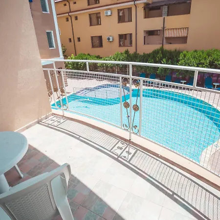 Apart Otel Bahami 3*
