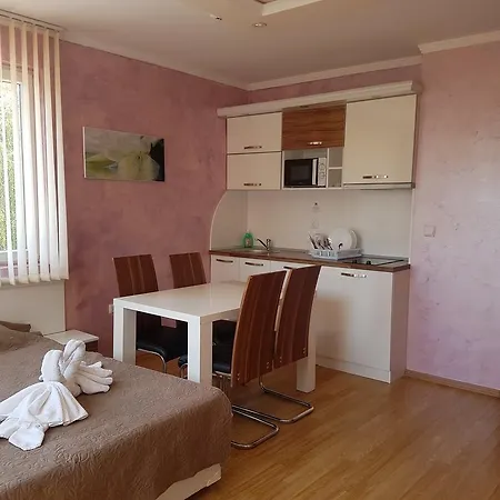 Bahami Apartmanhotel