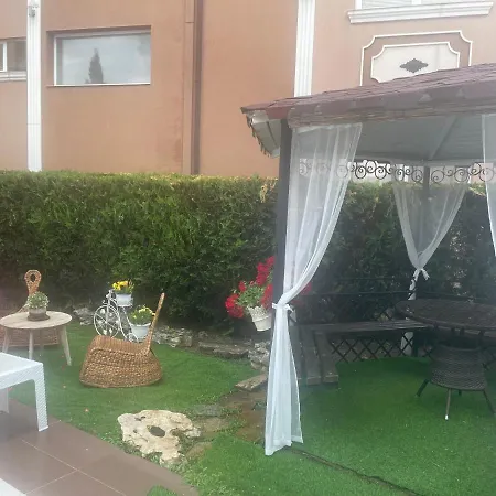 Ξενοδοχείο με διαμερίσματα Bahami