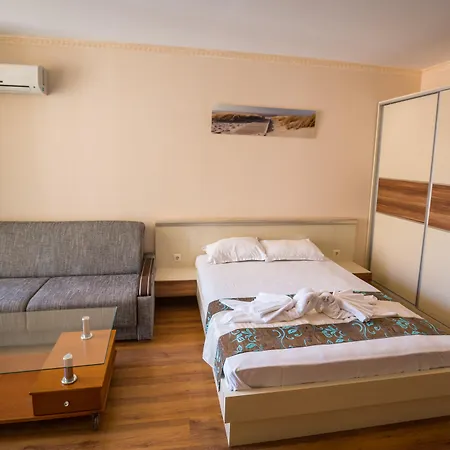 Bahami Lägenhetshotell Slăntjev Brjag
