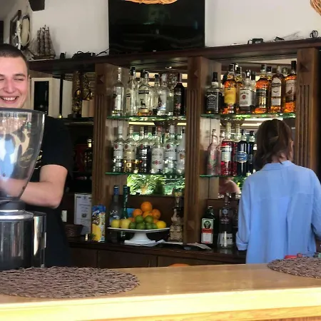 Ξενοδοχείο με διαμερίσματα Bahami