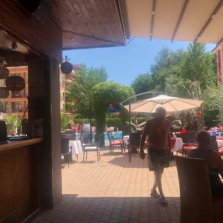 Ξενοδοχείο με διαμερίσματα Bahami 3*