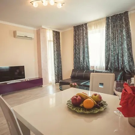 Bahami Lägenhetshotell Slăntjev Brjag